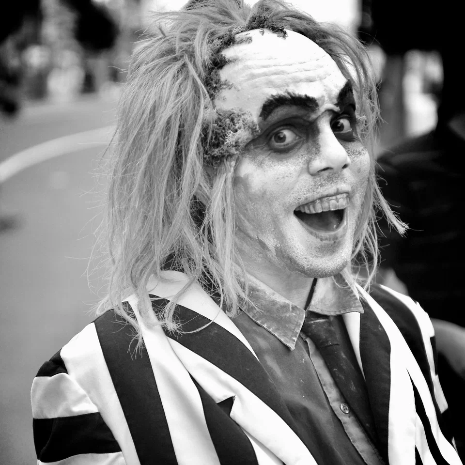 A street performer in theatrical makeup — photograph by Peter Pickering